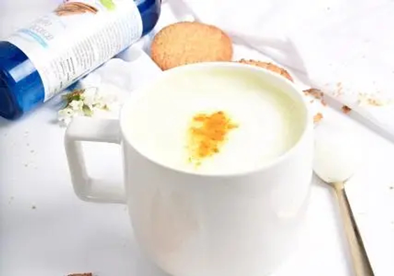 Golden latte à la cannelle