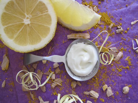 Crème de nuit régénérante aux huiles essentielles de bergamote & santal