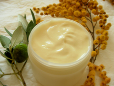 Crème de nuit aux extraits de miel, olive et mimosa nutritifs