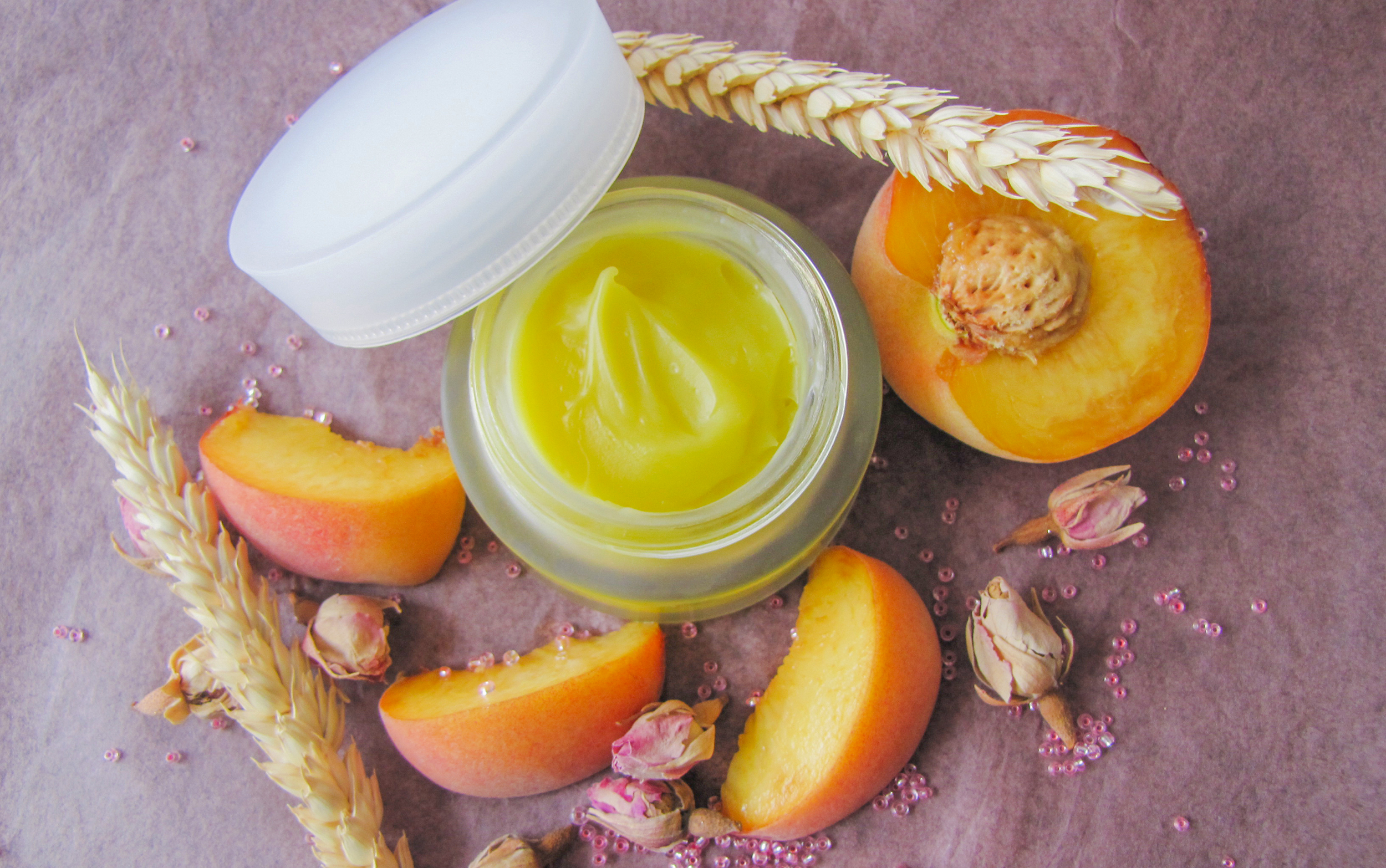 Baume prévention des vergetures à la Pêche AromaZone