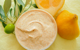 Crème de gommage gourmande à l'olive nutritive et au citron purifiant