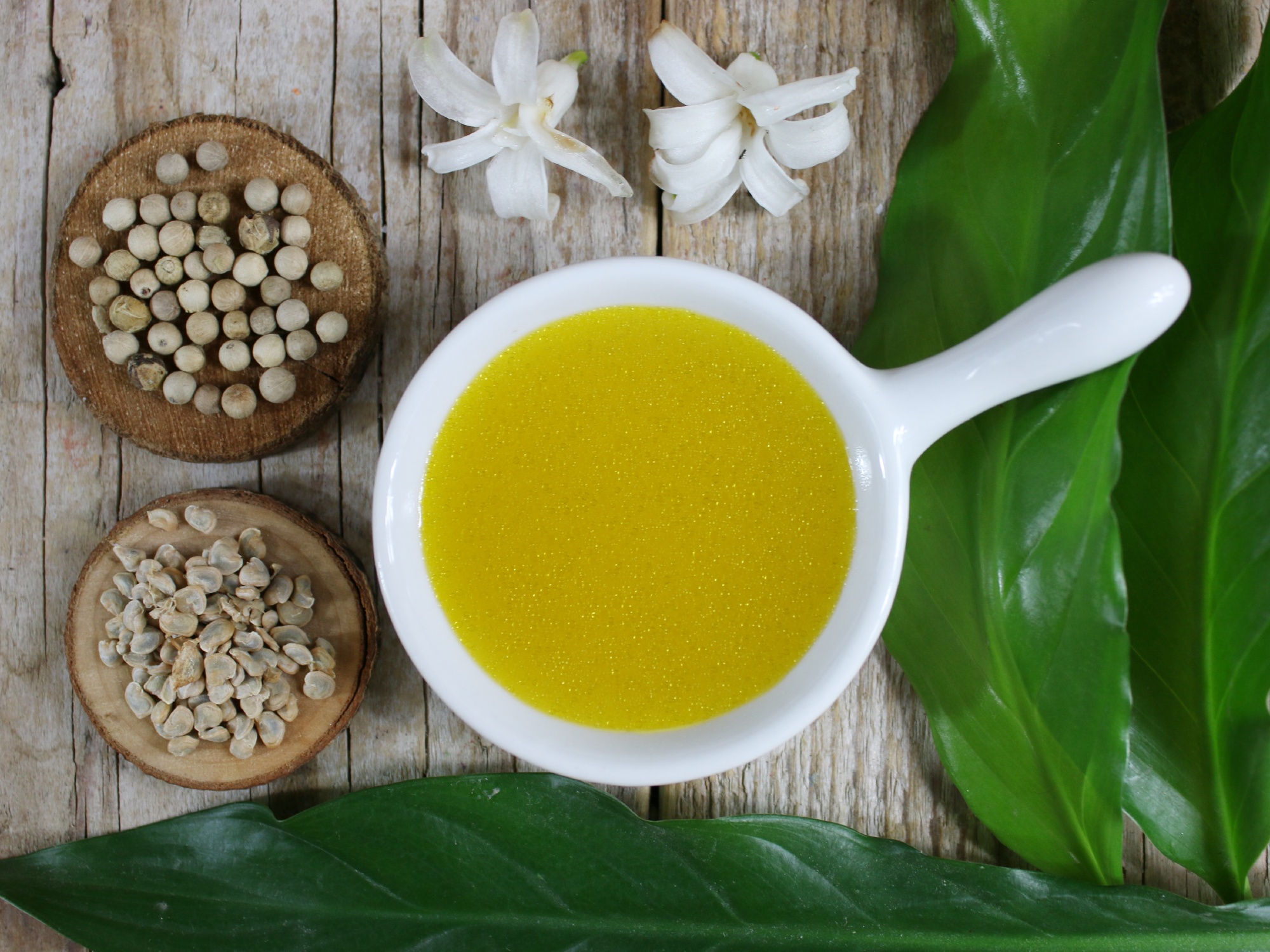 Lozione ayurvedica alle erbe per capelli più lunghi