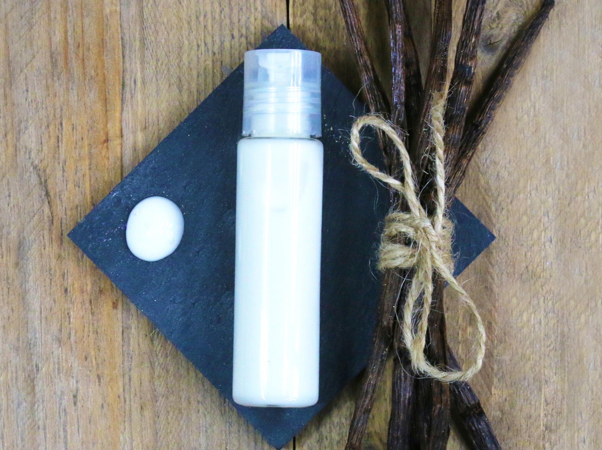 Lait démaquillant Douceur Végétale AromaZone