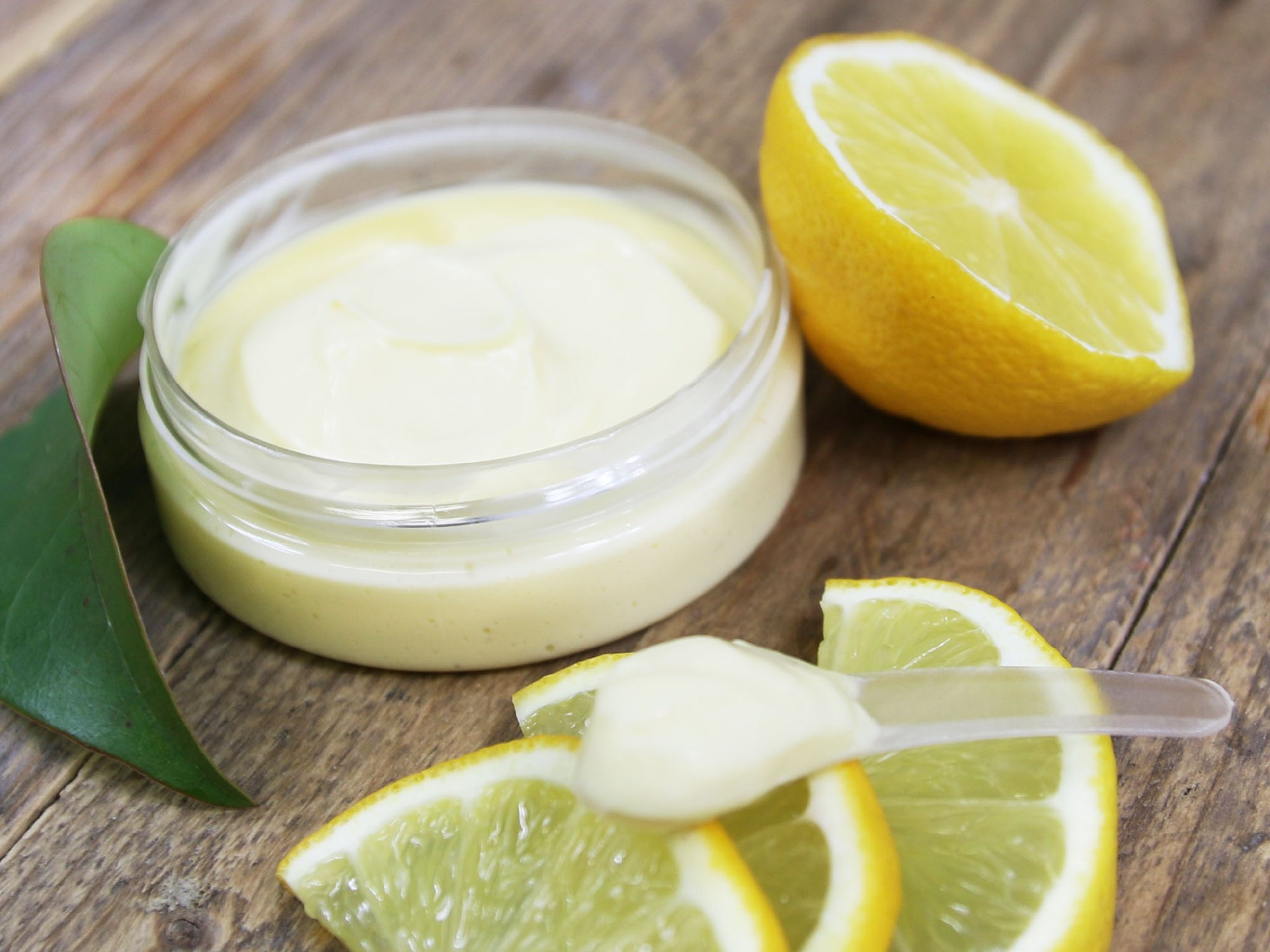 Crema mani al limone con proprietà schiarenti e antimacchia