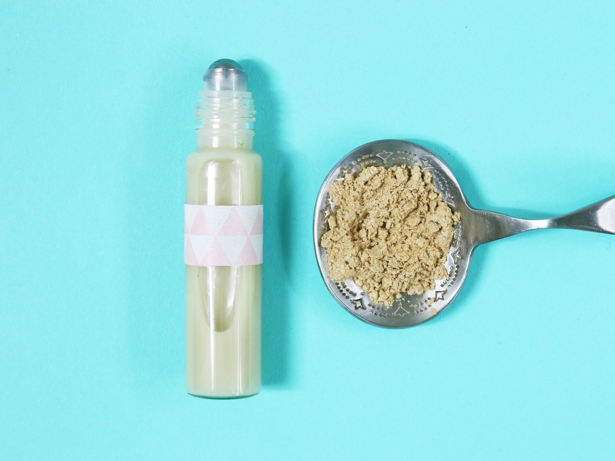 Rollon yeux anticernes antipoches AromaZone