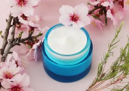 SOINS_Creme-visage-desalterante-unifiante-peau-nette_web