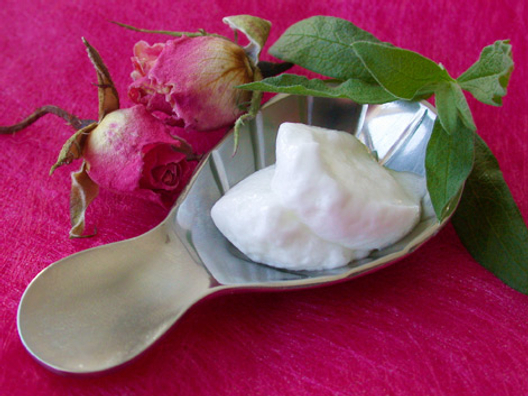 Crème légère pour peaux matures à la rose et au ciste