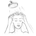 Shampoing solide Briallance & Volume : Etape 1 - Mouiller l'après-shampoing sous l'eau chaude