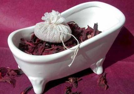 Recette Infusion douce pour le bain aux fleurs de Lavande et Hibiscus