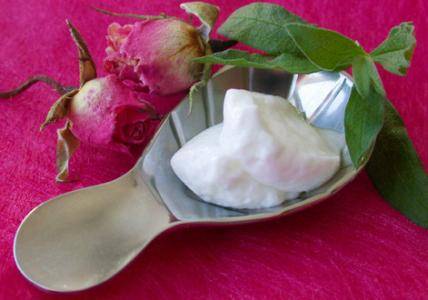 Recette Crème légère pour peaux matures à la Rose et au Ciste 