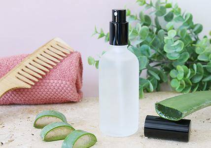 Spray hydratant entre shampoing cheveux ondulés, bouclés, frisés, crépus