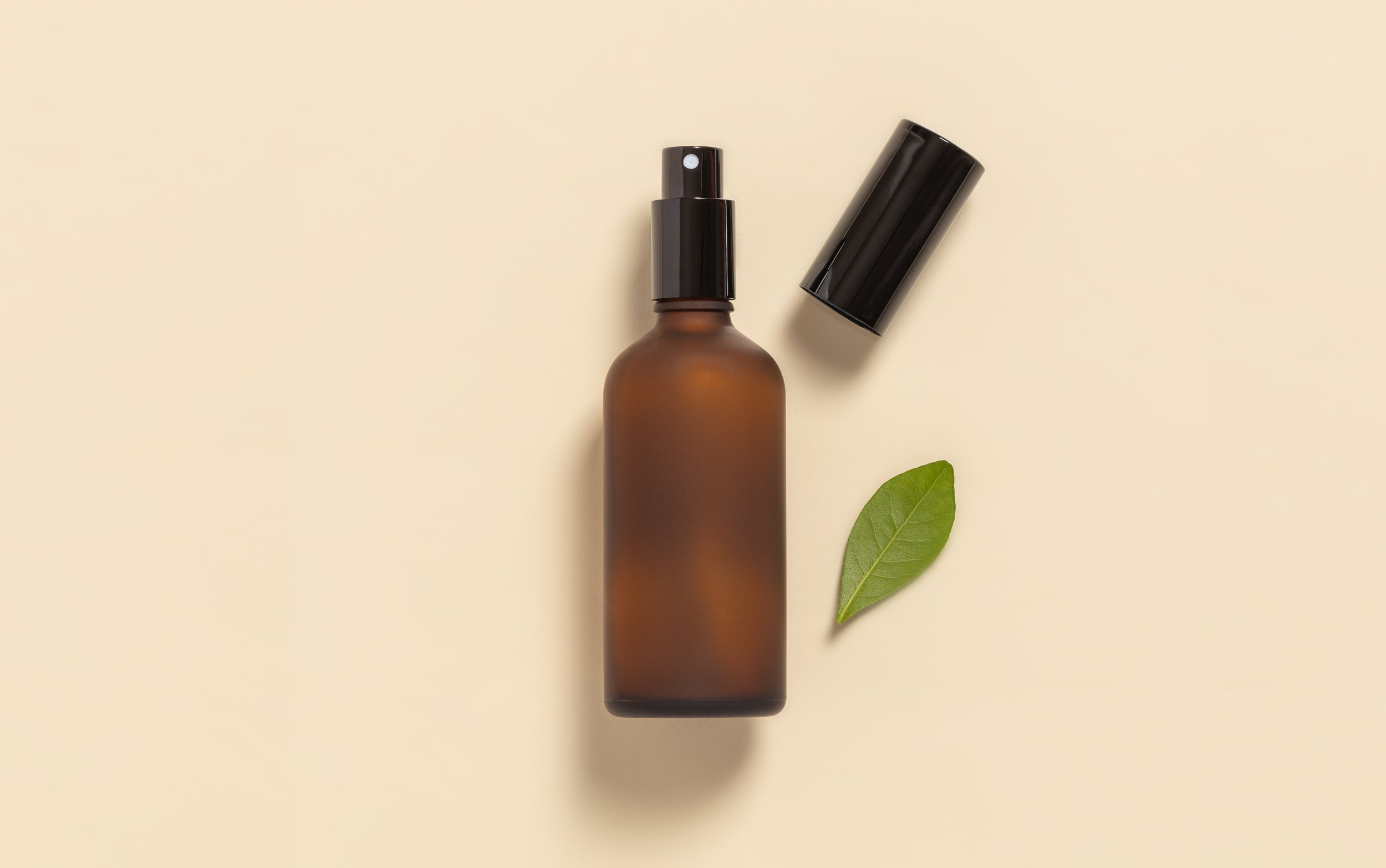 Flacon spray en verre ambré dépoli 100mL AromaZone