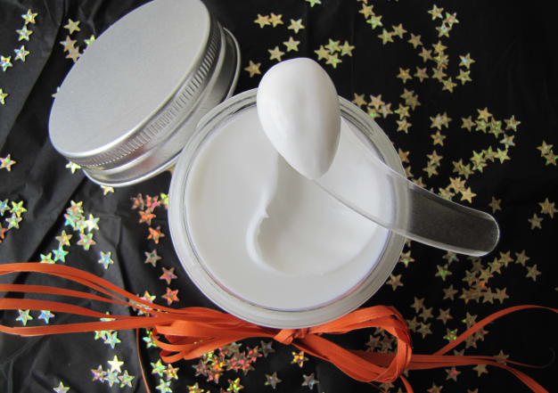 Crème fraîche onctueuse protectrice et réparatrice mains & pieds