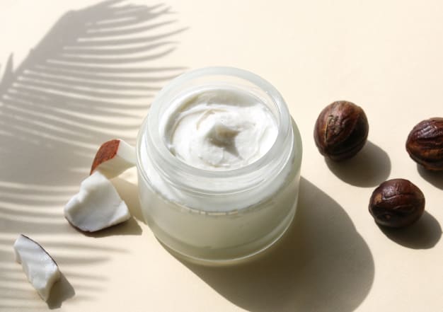 Y076370_Chantilly-Nourrissante-Peaux-Seches-Karite-Coco-et-Ximenia_web