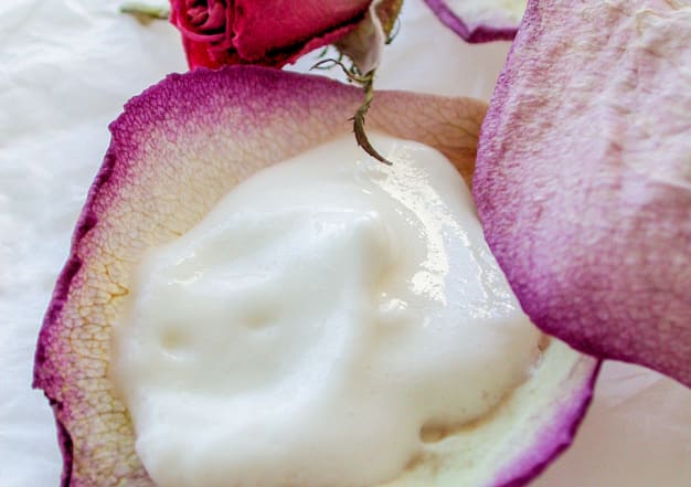 Sérum lissant contour des lèvres à la rose