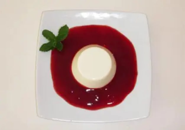 Panna-cotta_menthe-fruits-rouges