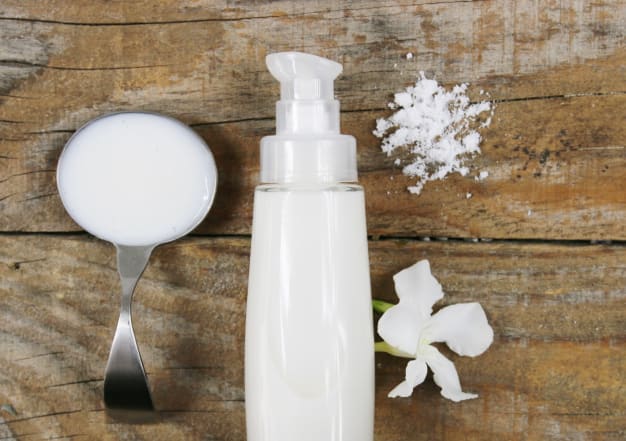 Fluide visage à l'acide hyaluronique repuplant et anti-âge