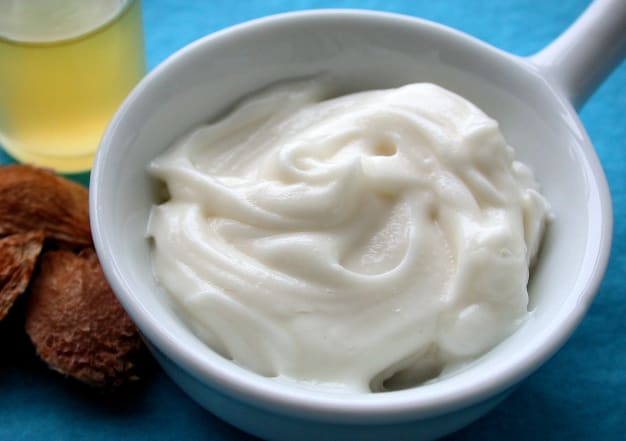 Soin après-shampooing pour cheveux secs et bouclés