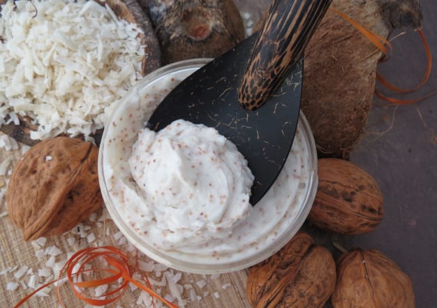 Scrub coconut tout doux pour le corps