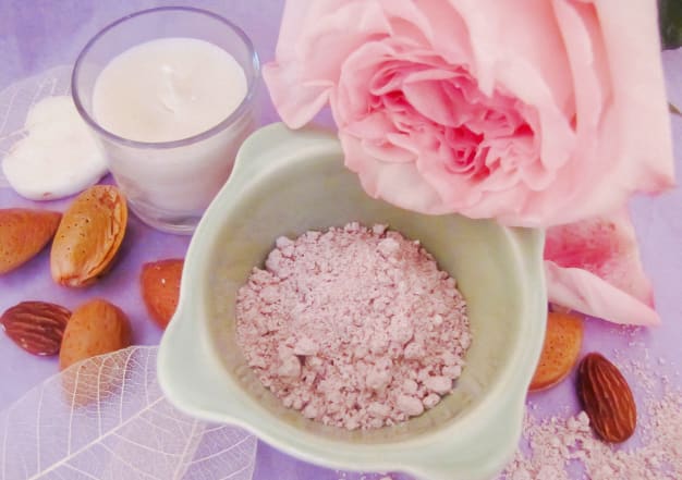 Lait à la rose pour le bain