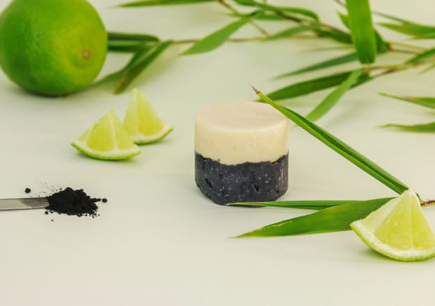 Recette gommage visage solide au charbon actif