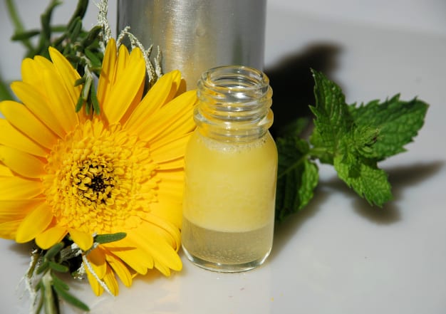 Spray bi-phasique "fraîcheur et pureté" pour les pieds