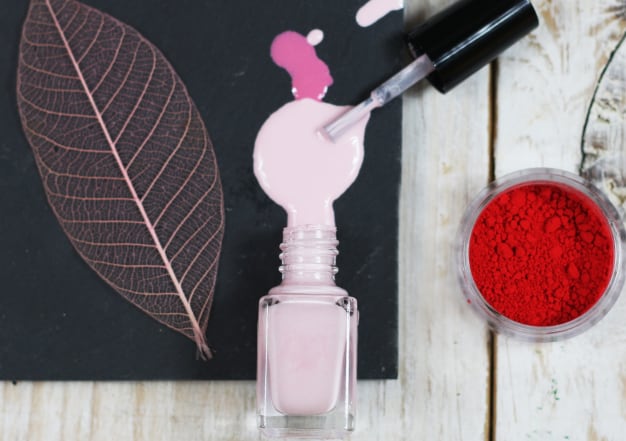 Vernis à ongles rose aquarelle