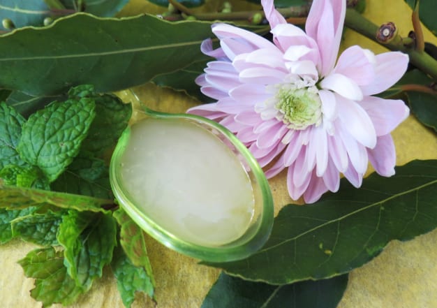 Gel hydro-alcoolique aux huiles essentielles