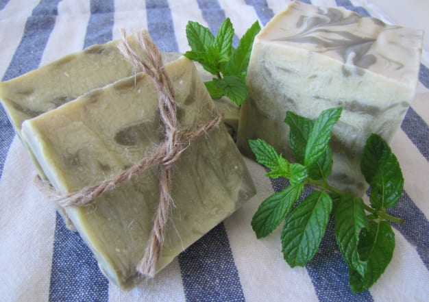 Pain de savon marbré "tonifiant" Menthe & Patchouli