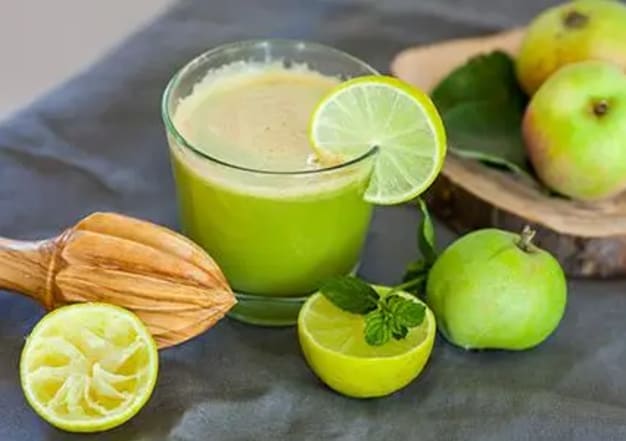 Boisson-Detox-Chlorelle_AdobeStock_69339281_web.webp