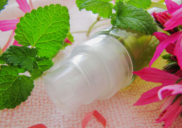 Infusion ayurvédique aux plantes aromatiques purifiantes