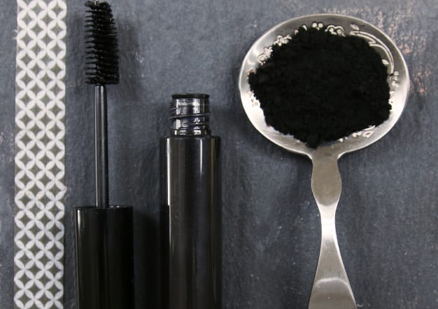 Mascara soin végétal noir charbon