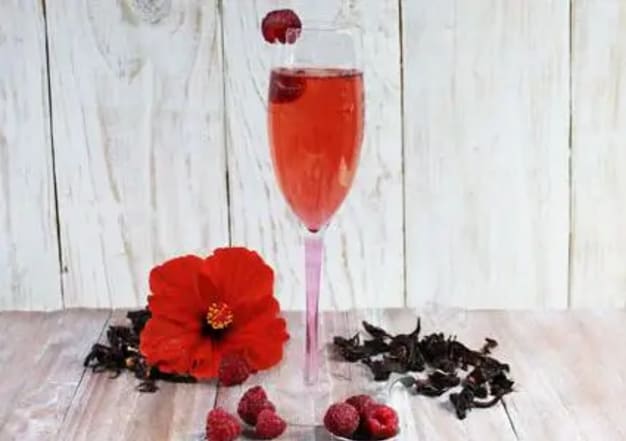 Champagne-fleur-hibiscus-framboises_web_.webp