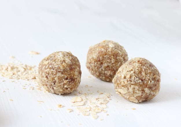 Energy-Balls-Flocons-d-Avoine-Canelle-Maca-Beurre-de-Cacahuette web