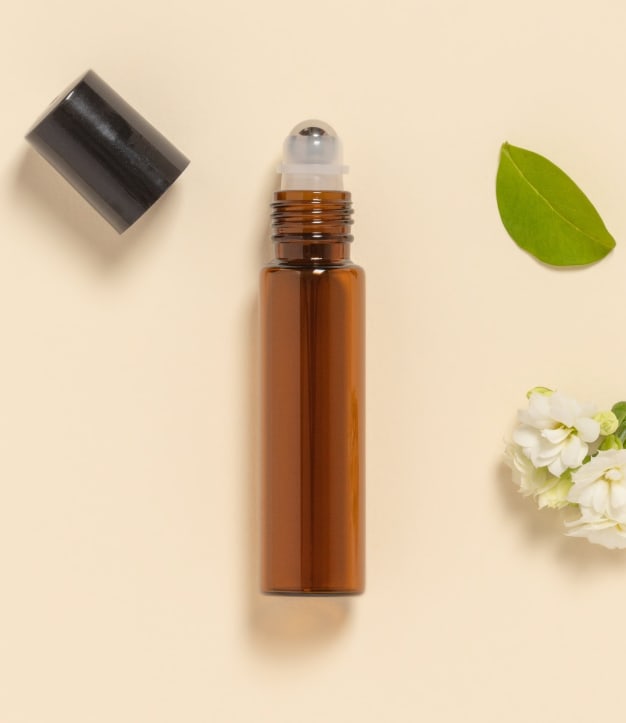 Flacone roll-on in vetro ambrato con sfera in acciaio da 15 ml