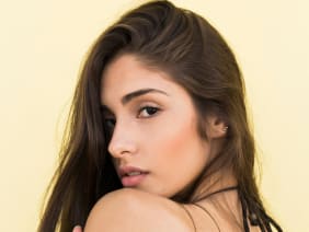 Les secrets d'une peau hydratée et protégée du soleil en été : conseils et produits naturels à adopter