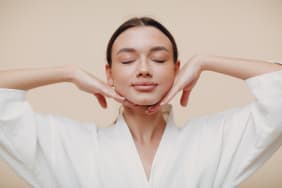 Yoga facial : un nouveau geste beauté à adopter ?