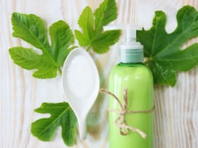 Crema detergente per il viso Sotto gli alberi di fico