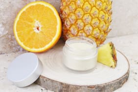 Scrub enzimatico vitaminizzato Arancia e Ananas
