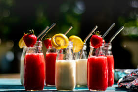 Smoothies et jus santé : des boissons estivales gourmandes et nutritives
