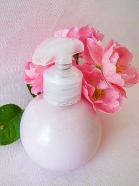 Lait aux pétales de rose pour le corps