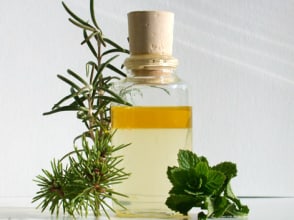 Lotion biphasée au romarin antipelliculaire