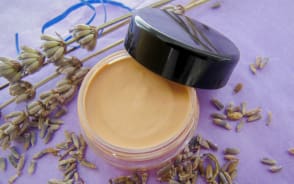 Correcteur imperfections et estompeur de cernes