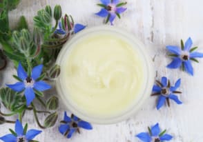 Crème précieuse jeunesse aux fleurs bleues