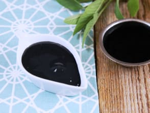 Masque au charbon noir désincrustant