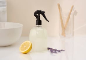 Spray nettoyant naturel anti-calcaire pour salle de bain 