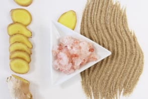 Scrub ayurvedico preparazione all'esposizione solare