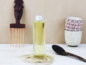 Bagno d'olio per capelli crespi