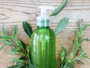 Shampoo con olio essenziale di Salvia sclarea