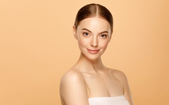 Plaquage des cheveux : comment le réussir sans casser la fibre ?
